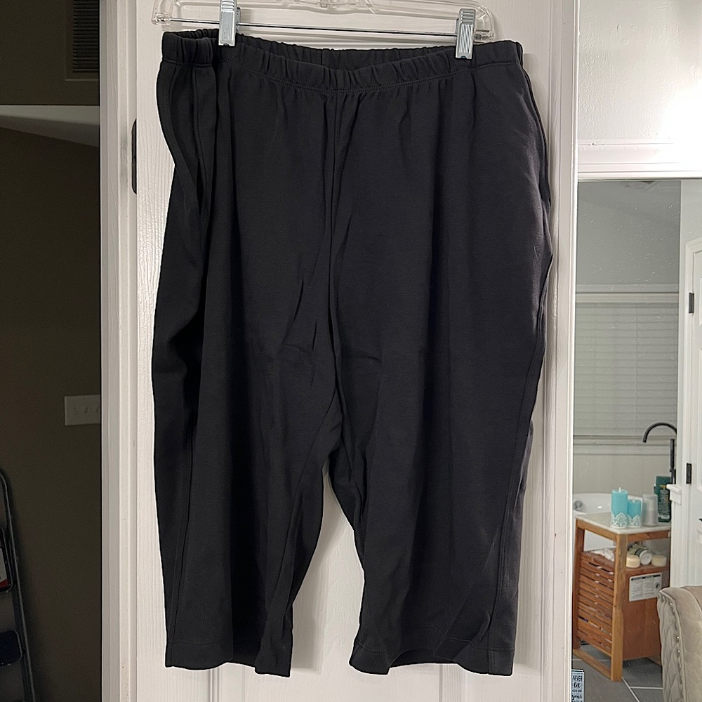 Lands’ End black 100% cotton shorts. Never worn.